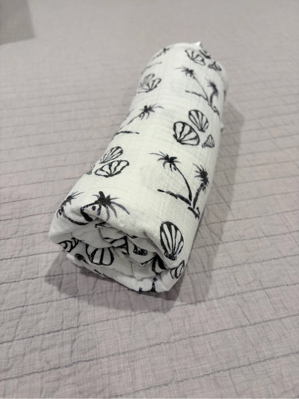 Aden + Anais Classic Muslin Swaddle Blanket – Beach Palm Tree & Seashell Print